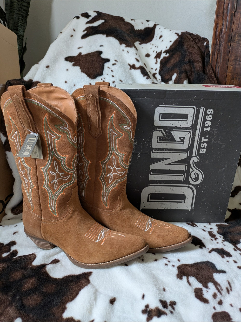 NWT! DINGO Hot Sauce Brown Suede Western Cowboy Boots - Women's 8.5 includes box